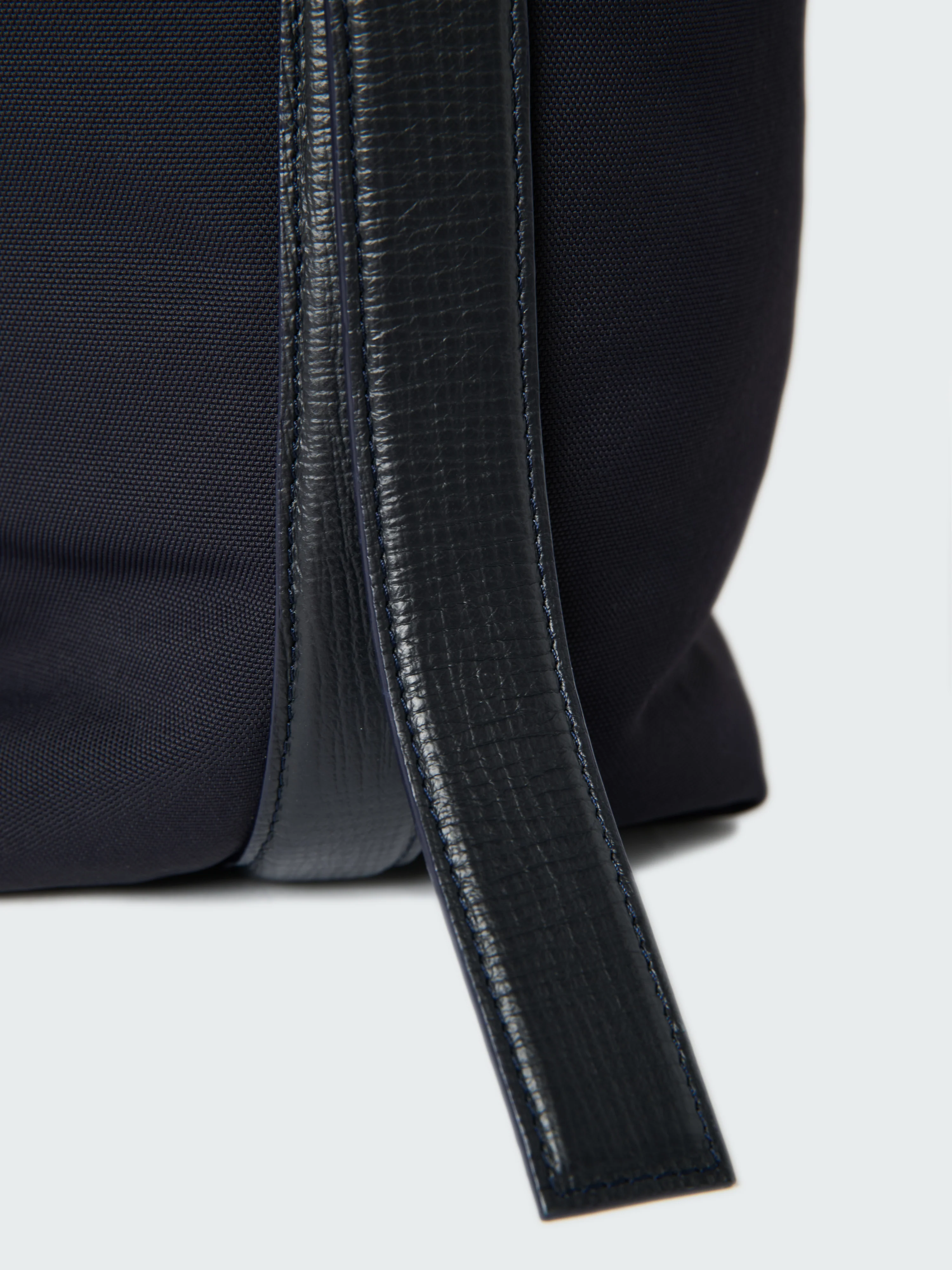 Airport Bag Medium in Darkest Navy - Image 7