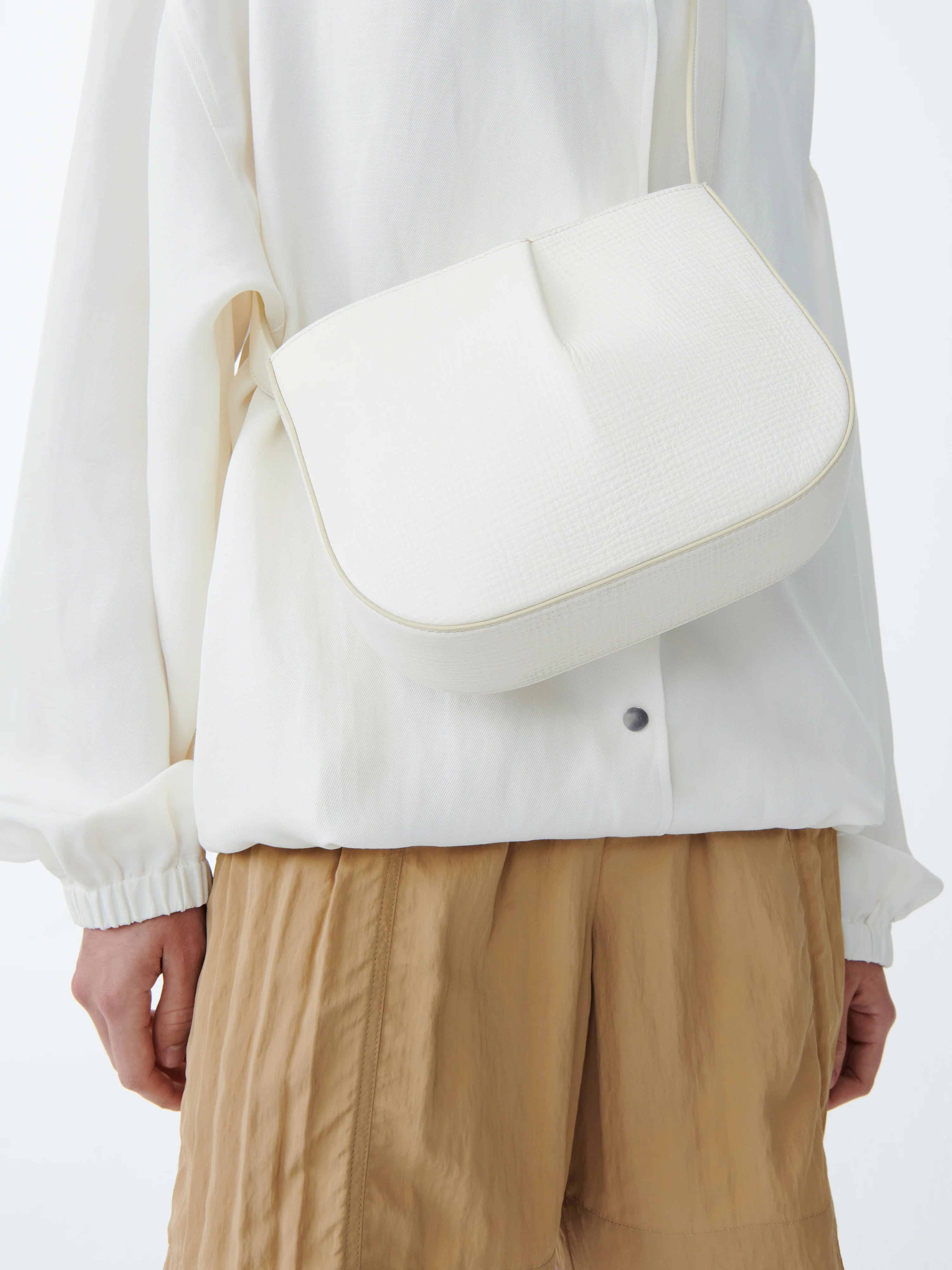 Fortuna Leather Bag in Parchment - Image 9