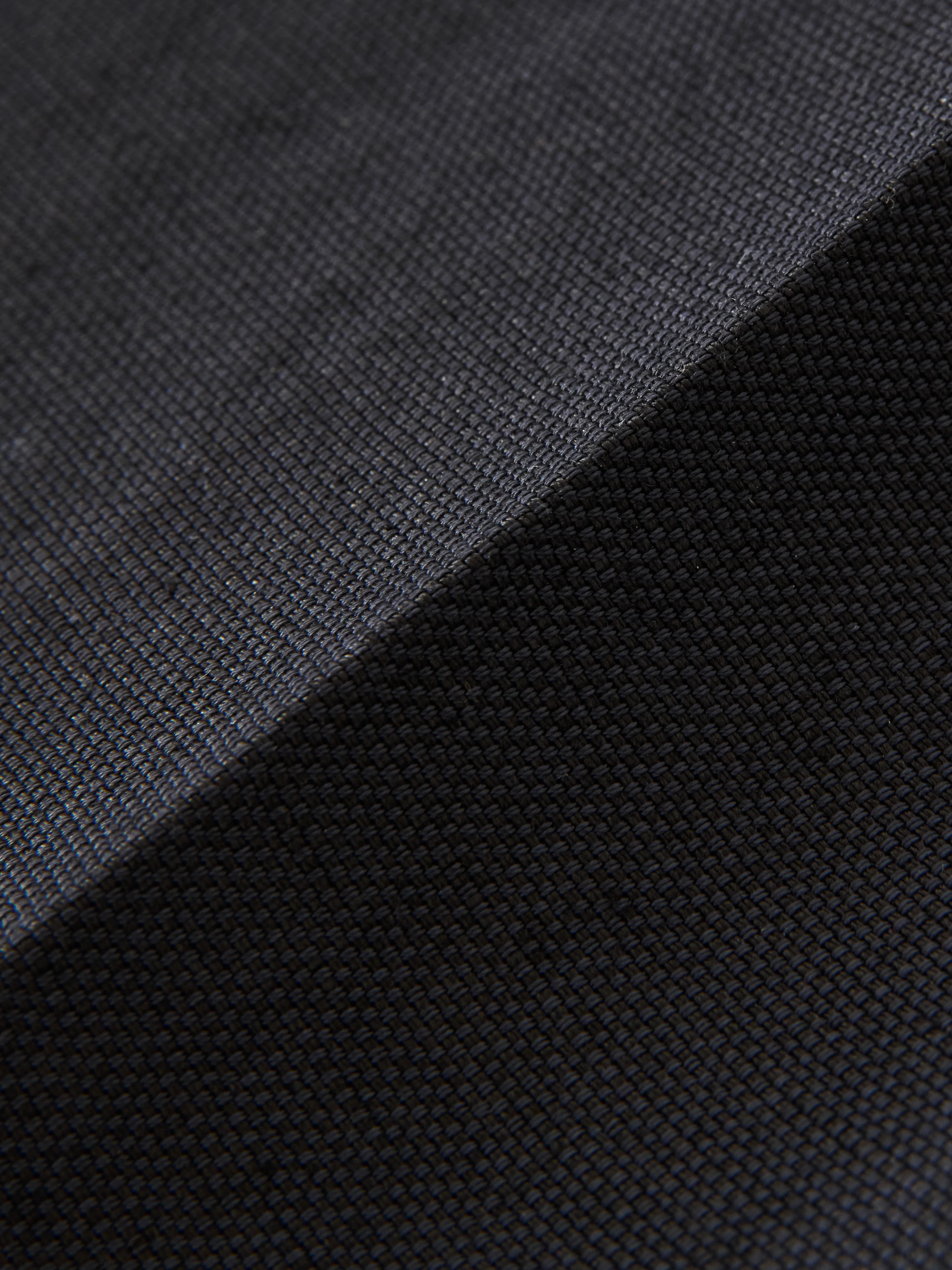 Fowld Linen Short in Darkest Navy - Image 9