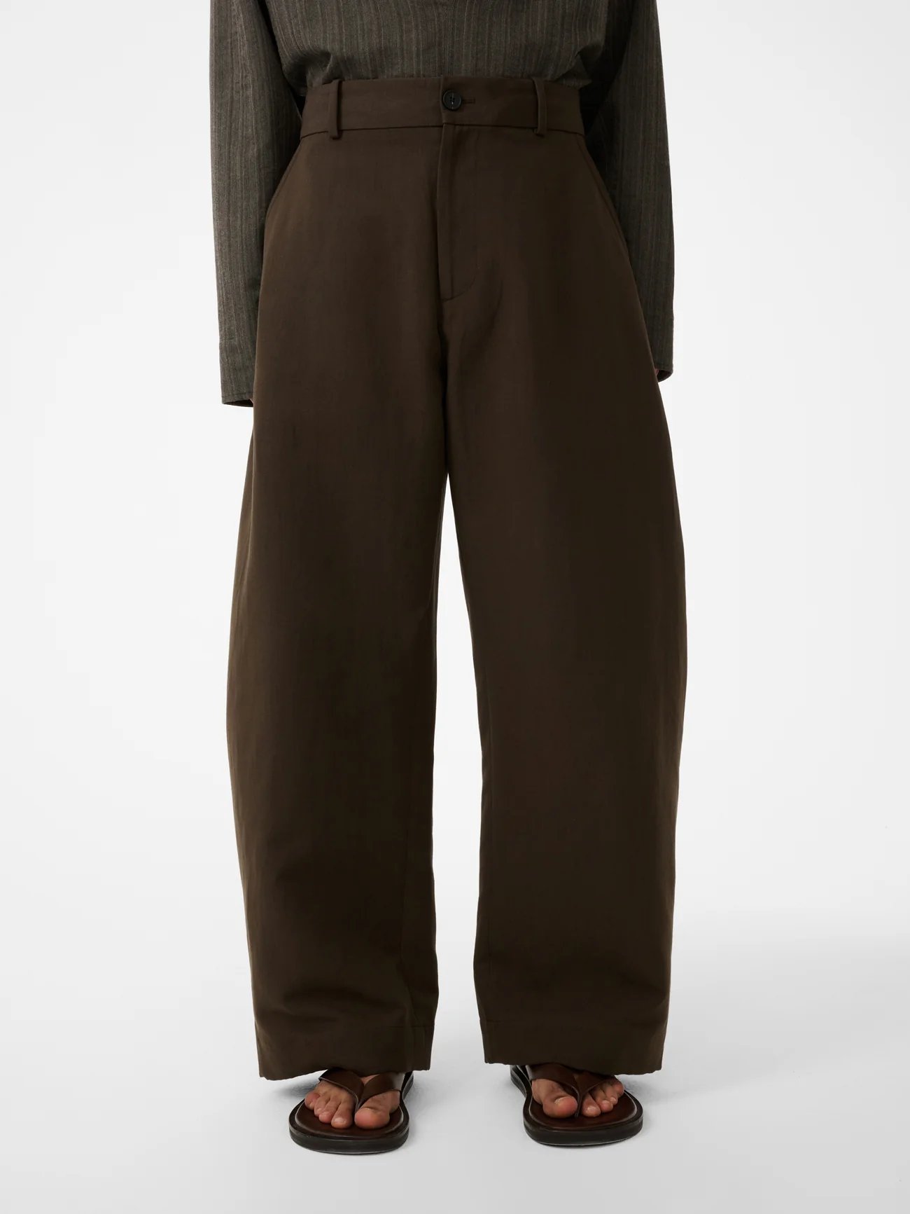 Levy Pant in Peat - Image 4