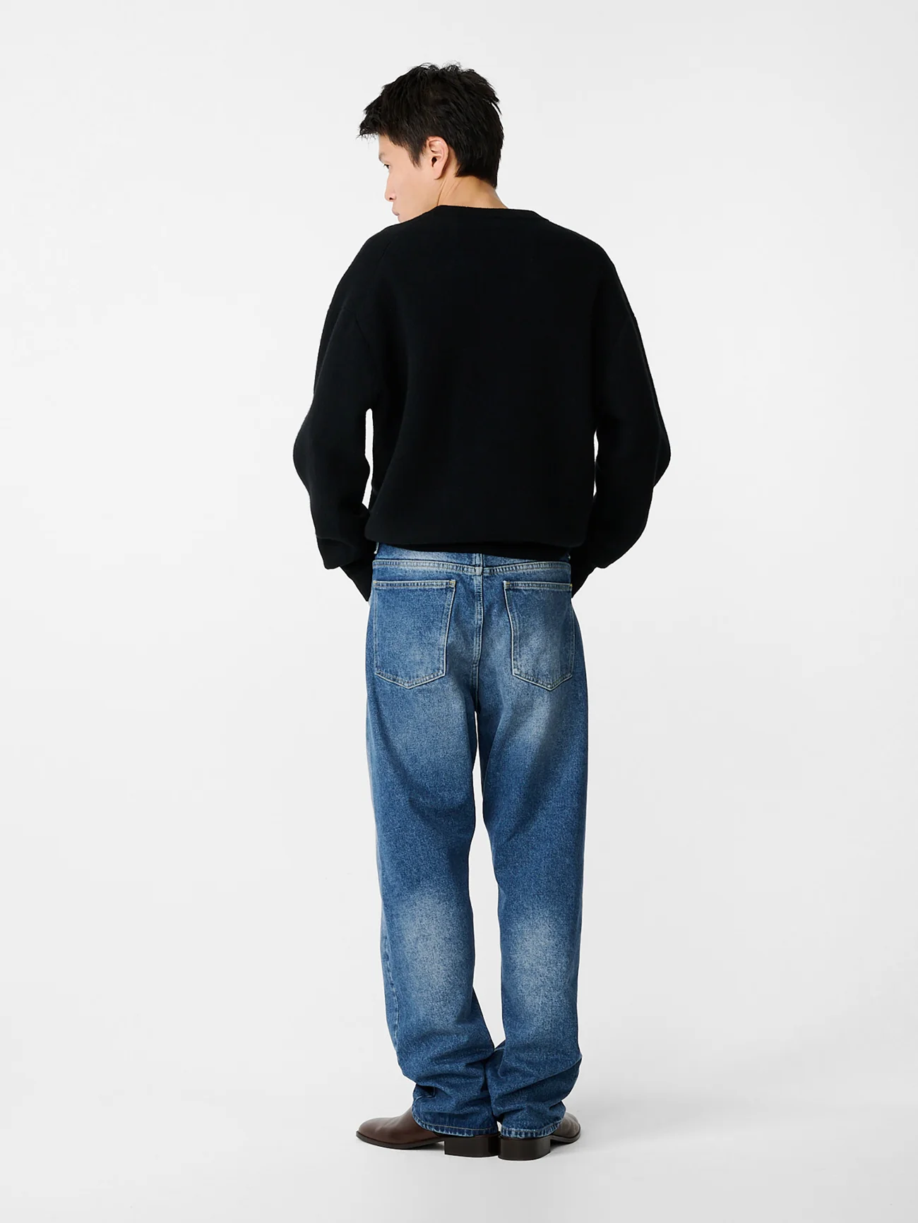 Loch Knit in Black - Image 9