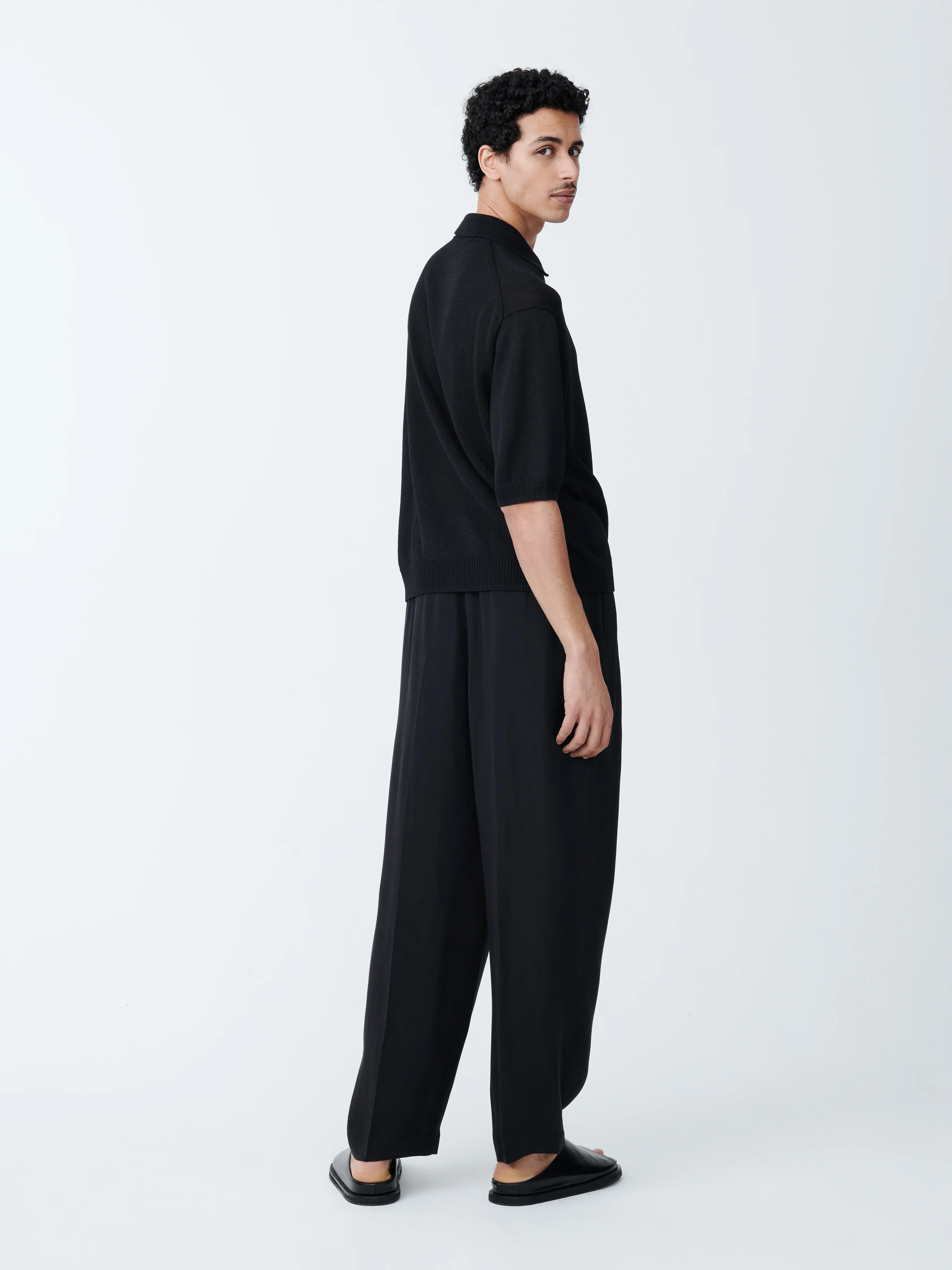 Noam Pant in Darkest Navy - Image 4