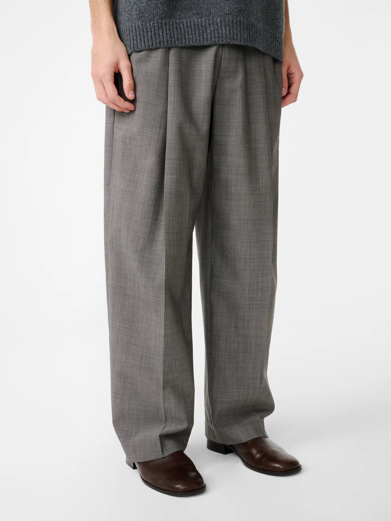 Noam Tropical Wool Pant in Warm Grey - Image 5