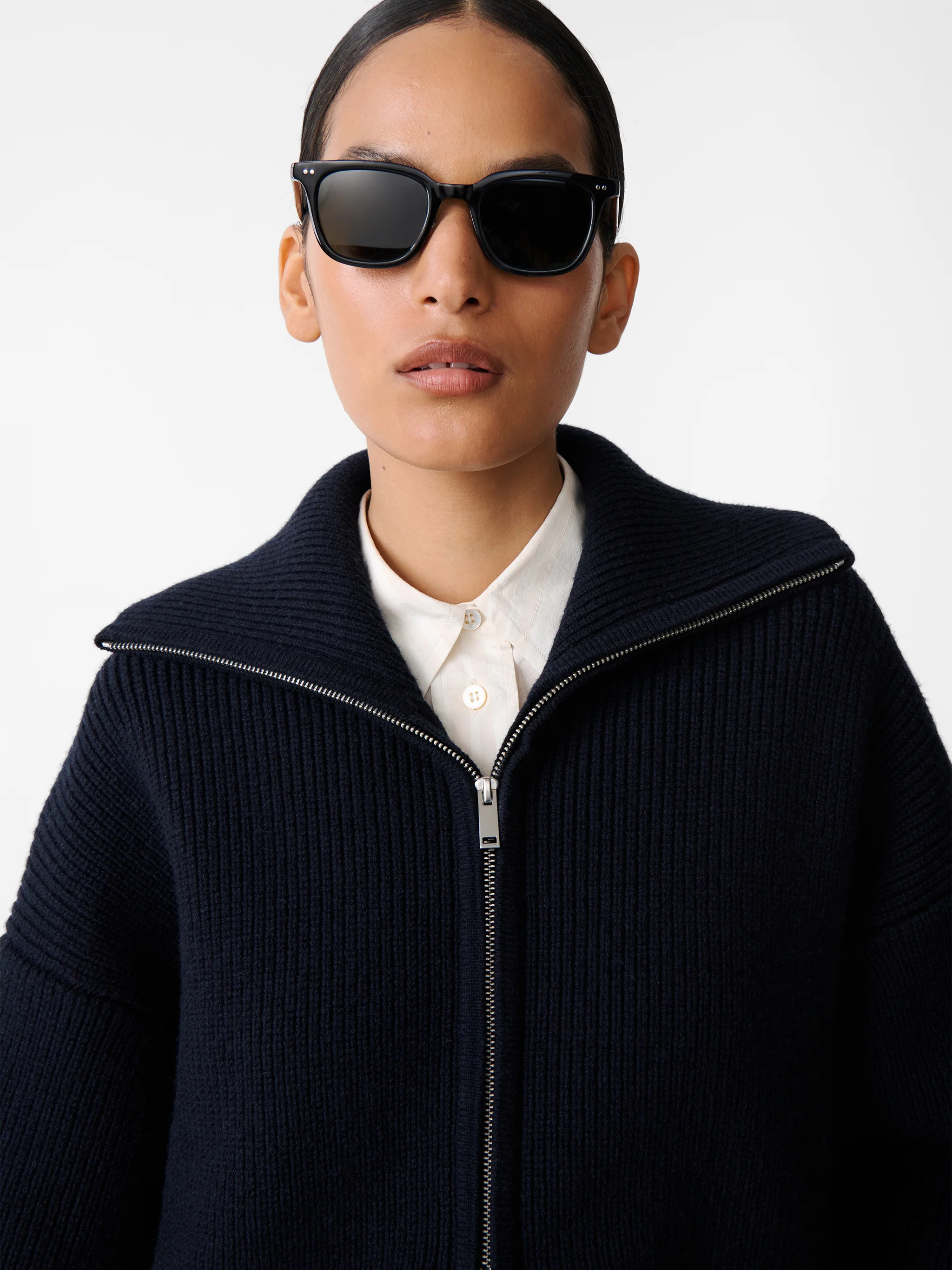 Sandos Knit in Darkest Navy - Image 8