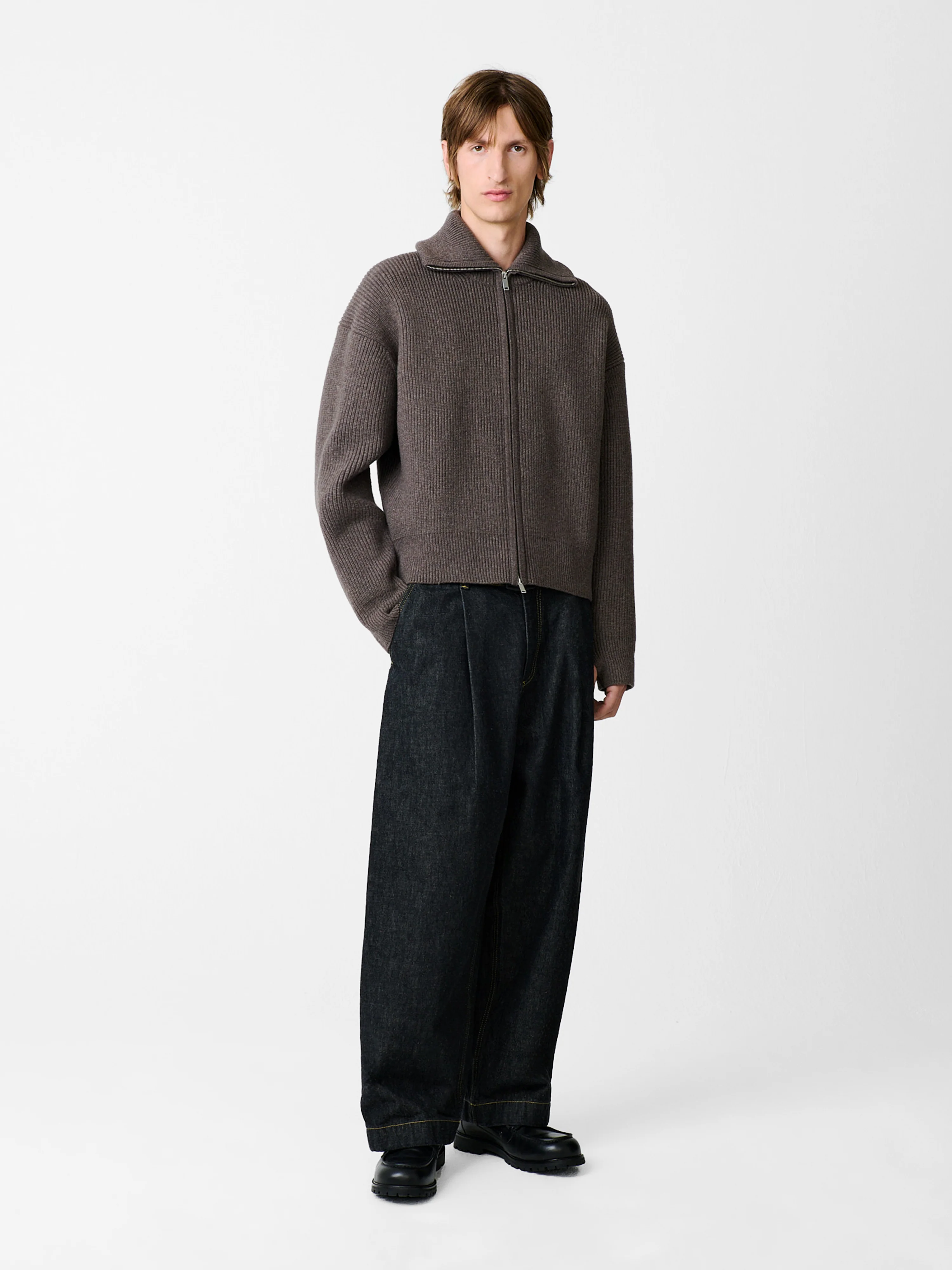 Sandos Knit in Mole - Image 2
