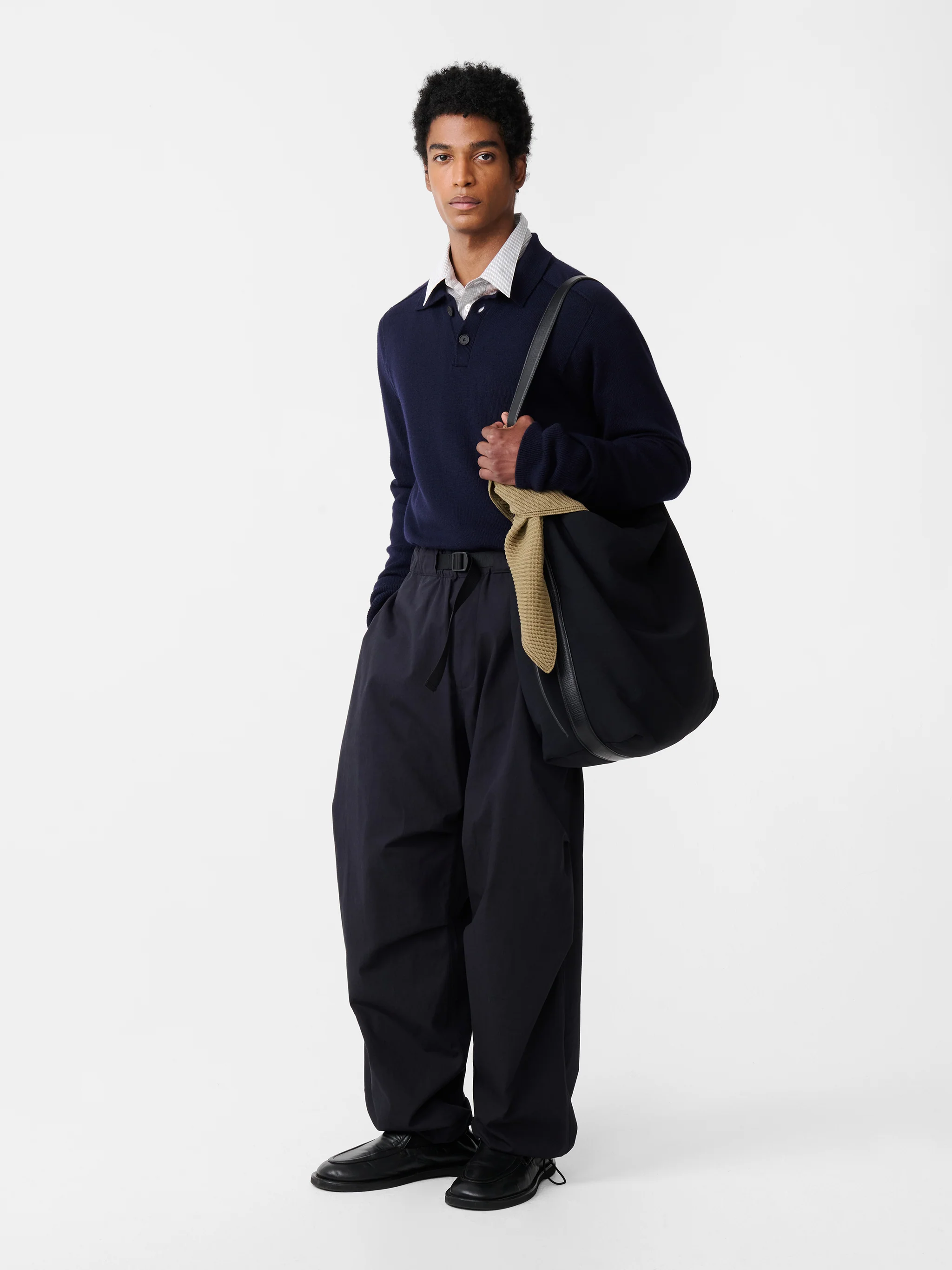 Sark Knit in Navy - Image 3