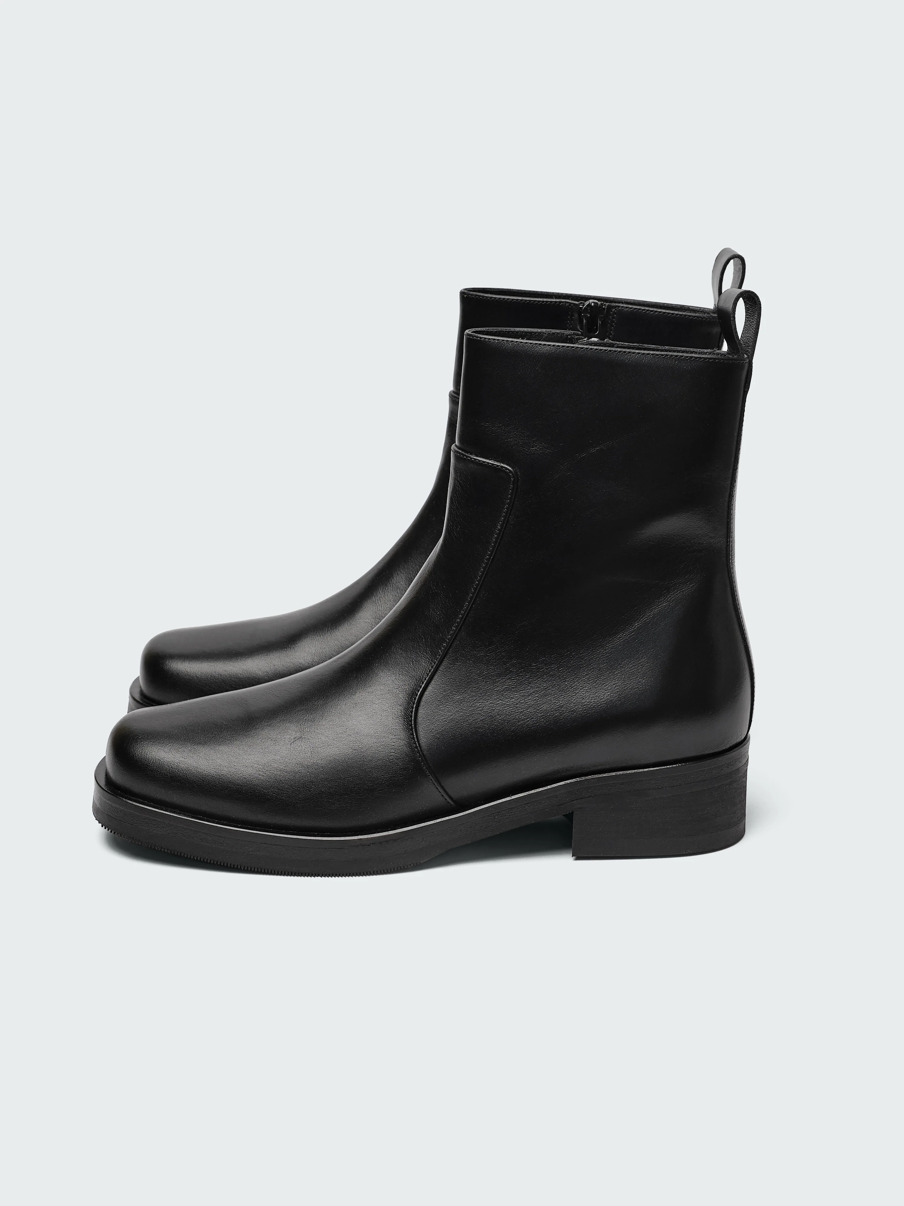 Men's Square Boot in Black - Image 2
