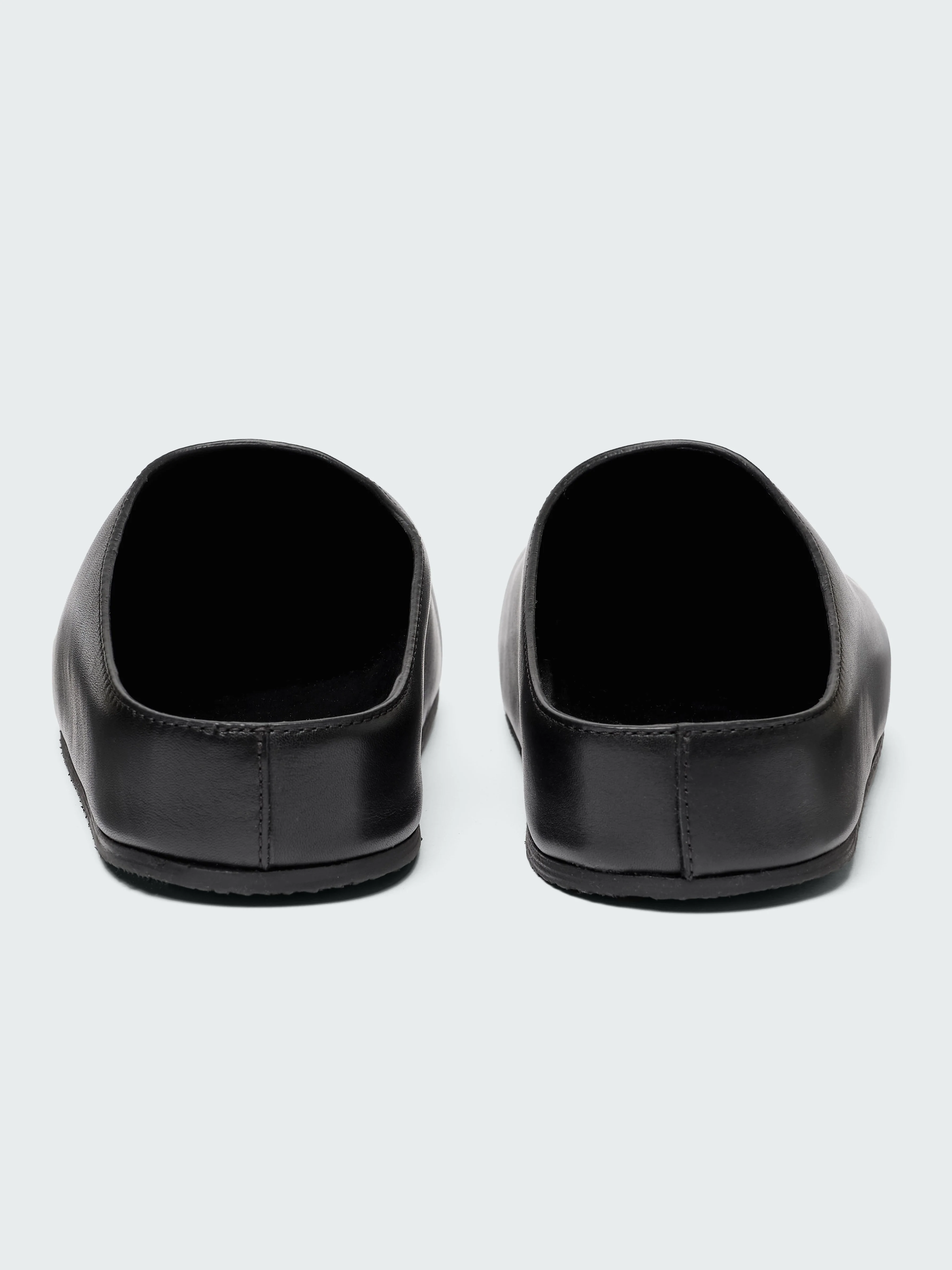 Men's Wearing Clog in Black - Image 4
