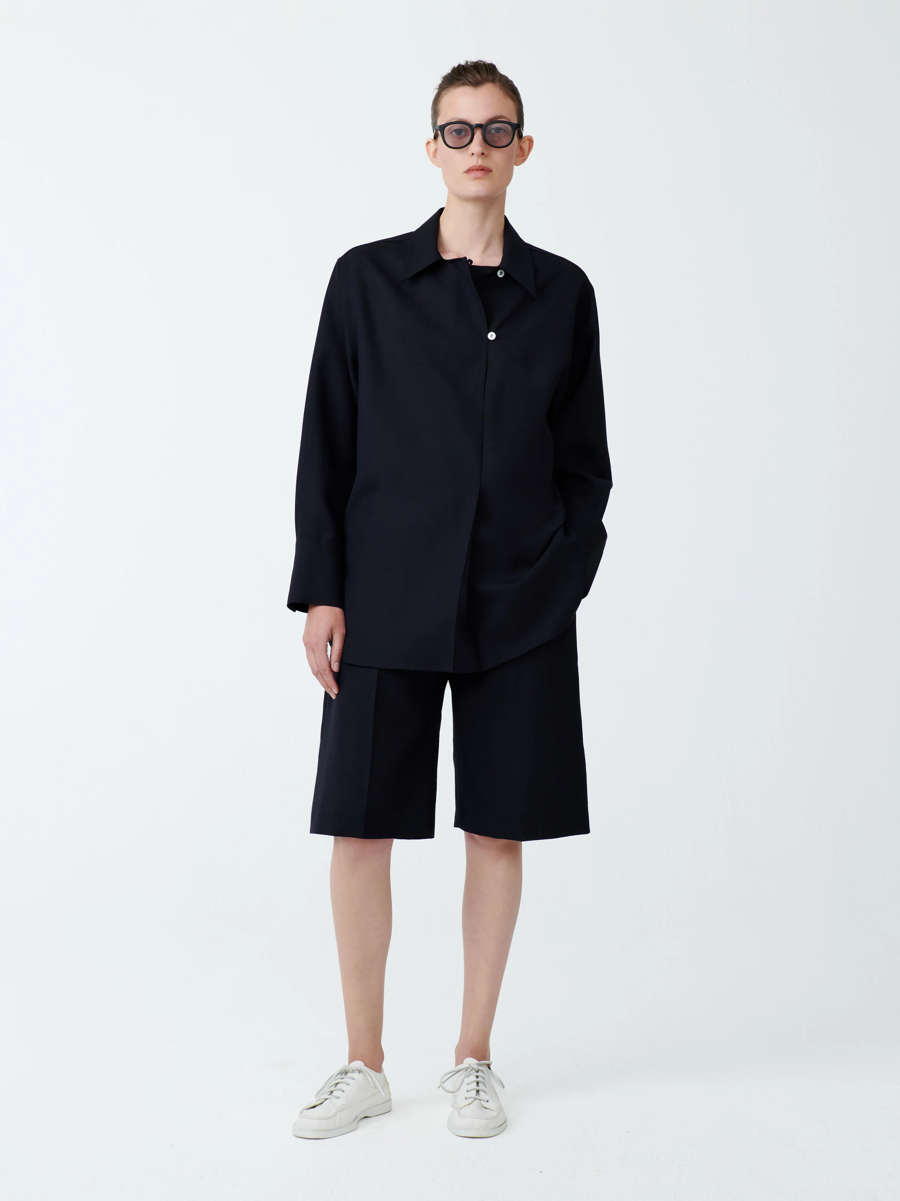 Wilton Tropical Wool Shirt in Darkest Navy - Image 3